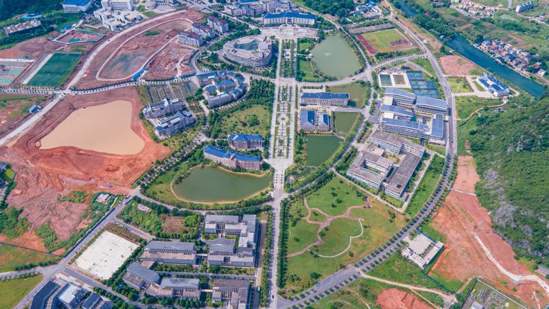 三极管型号解码：参数对照与选型要点**